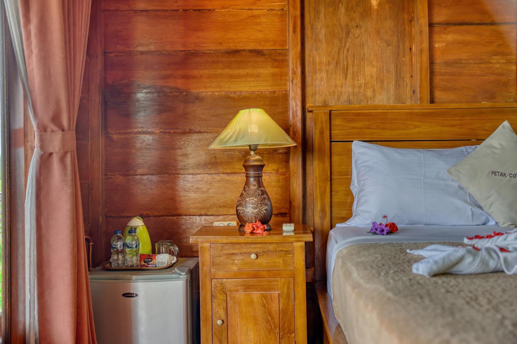 Petak Cottage Ped ภายนอก รูปภาพ
