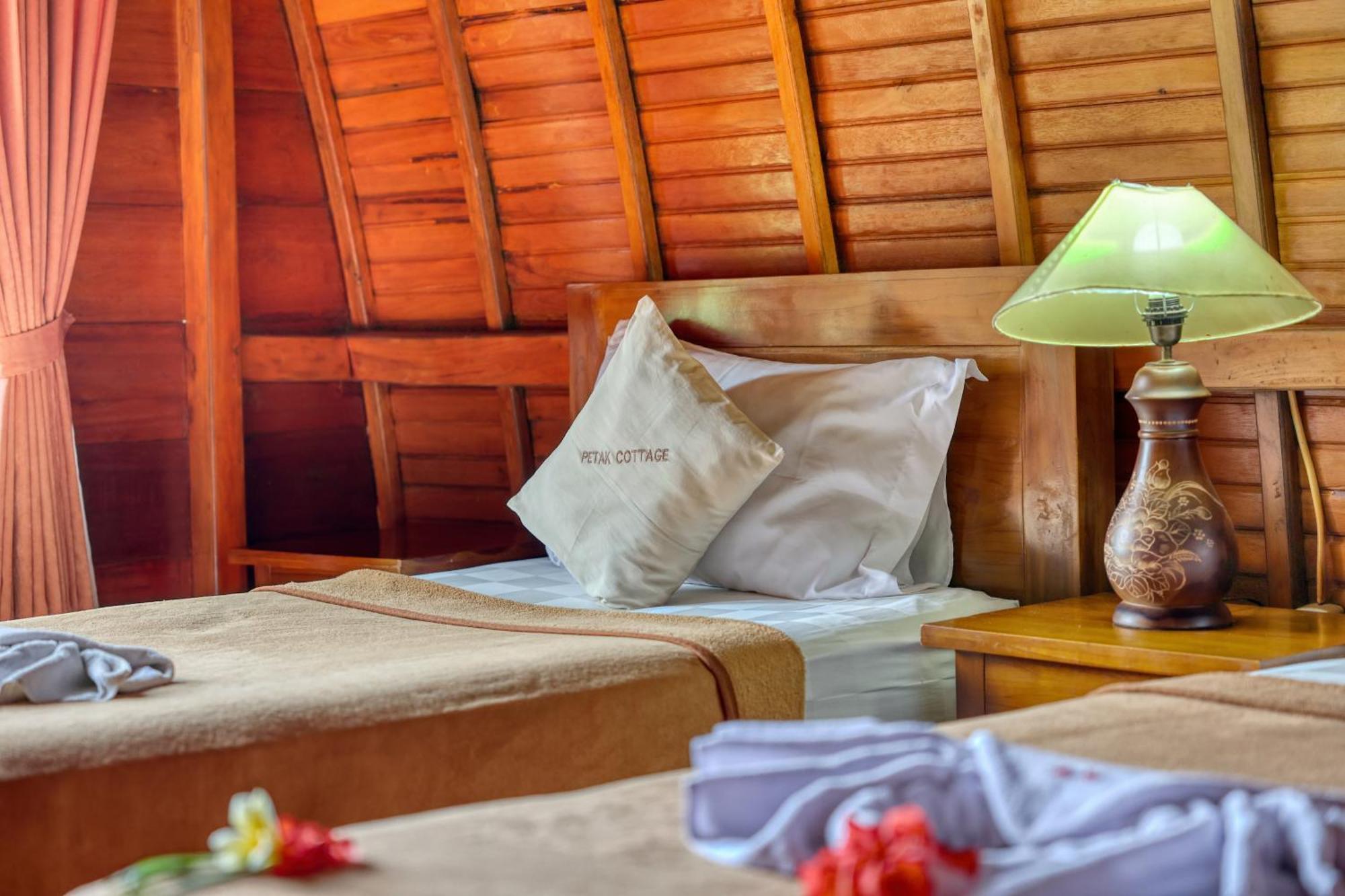 Petak Cottage Ped ภายนอก รูปภาพ